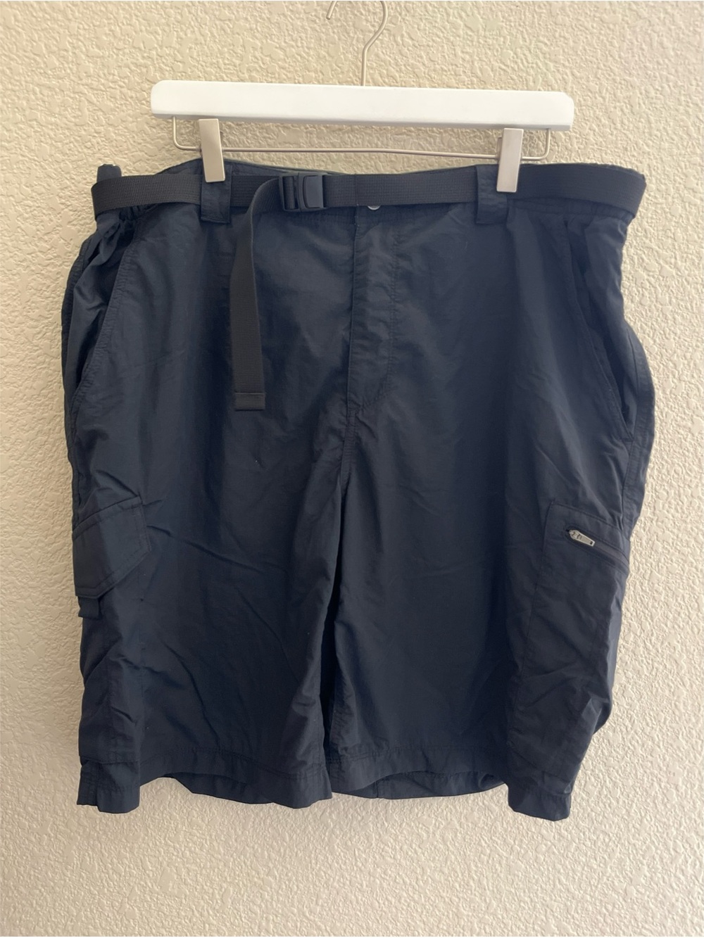 Columbia Black Belted Cargo Shorts Men’s Size 40